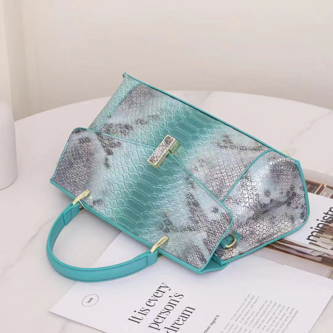 SHOULDER BAG
